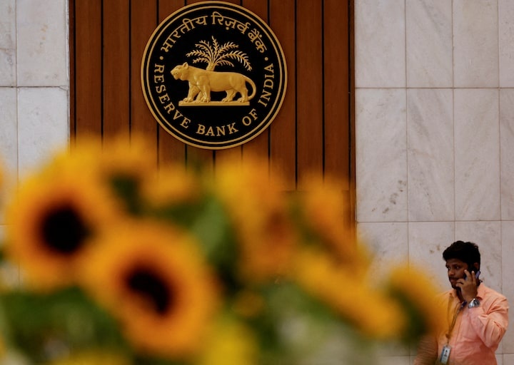 RBI Sold $9.8 Billion as Rupee Slumped RBI Sold $9.8 Billion as Rupee Slumped