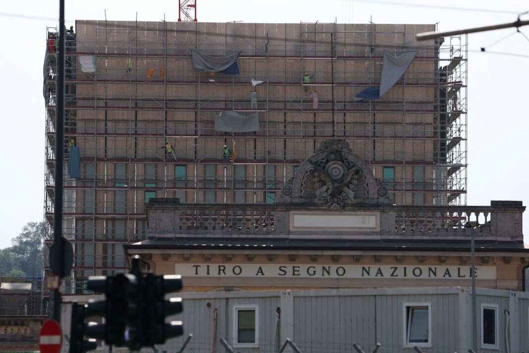 NN2ESVNQTVJWRHOJGTIPXSUHHQ Italy Probes US Consulate Builder Over Worker Abuse
