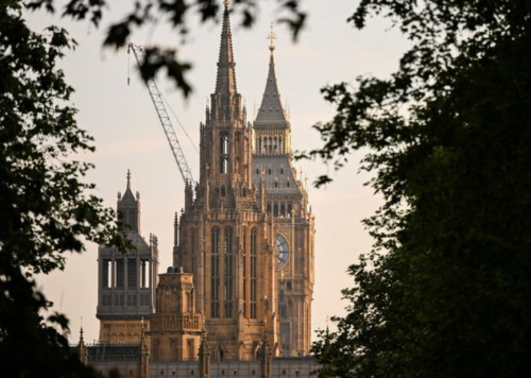 Gilt Yields Surge as Labour Suffers Historic Election Loss