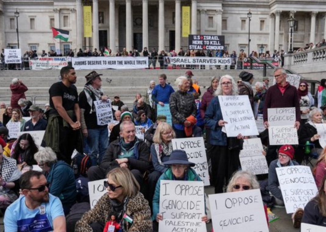 Rival London Marches Draw 80,000 With 4,000 Police Rival London Marches Draw 80,000 With 4,000 Police