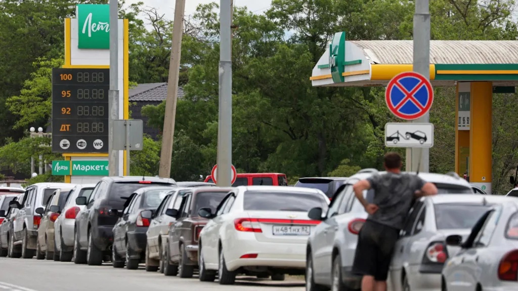 Crimea Halts Civilian Fuel Sales Amid Ukrainian Strikes