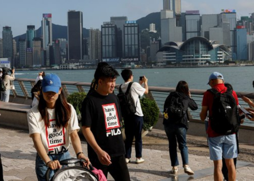 Beijing Cracks Down on Offshore Trading, Pushing Savers to Hong Kong Beijing Cracks Down on Offshore Trading, Pushing Savers to Hong Kong