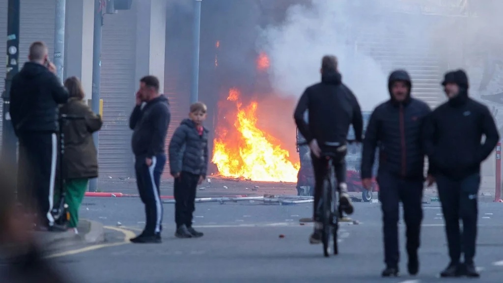 Belfast Riots Leave 27 Homeless After Sudanese Stabbing Belfast Riots Leave 27 Homeless After Sudanese Stabbing
