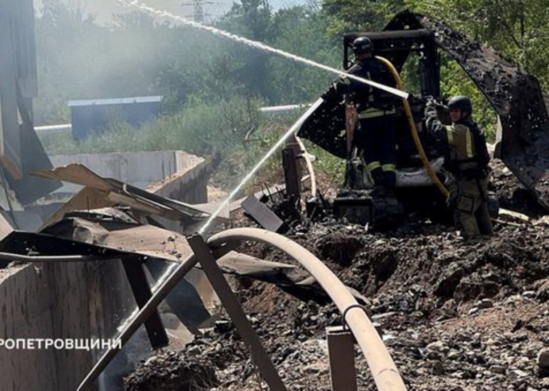 Russia Strikes Kryvyi Rih Infrastructure, Kills Three and Injures 23 Russia Strikes Kryvyi Rih Infrastructure, Kills Three and Injures 23
