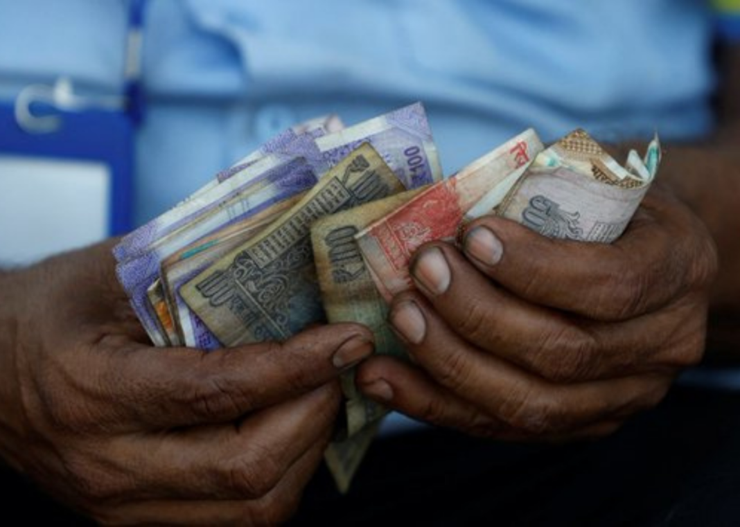 Indian Rupee Gains 0.4% as Brent Falls Below $100 on Iran Deal Hopes Indian Rupee Gains 0.4% as Brent Falls Below $100 on Iran Deal Hopes