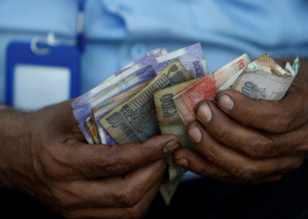 Rupee Steadies After RBI Eases FPI Bond Rules to Attract Dollar Inflows